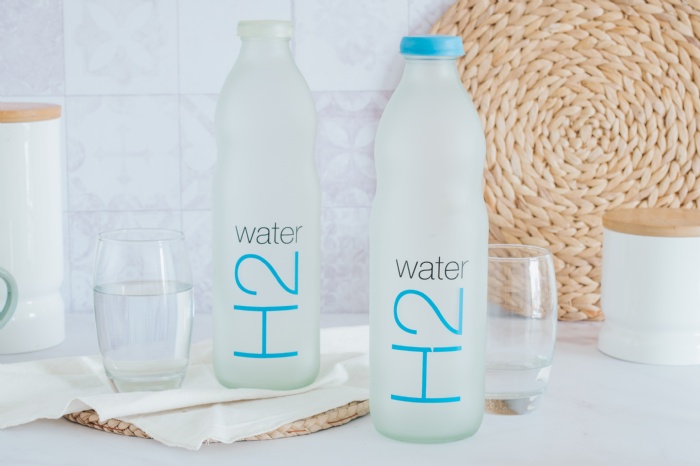 Botella De Vidrio H2o 1l Con Tapa De Silicona 