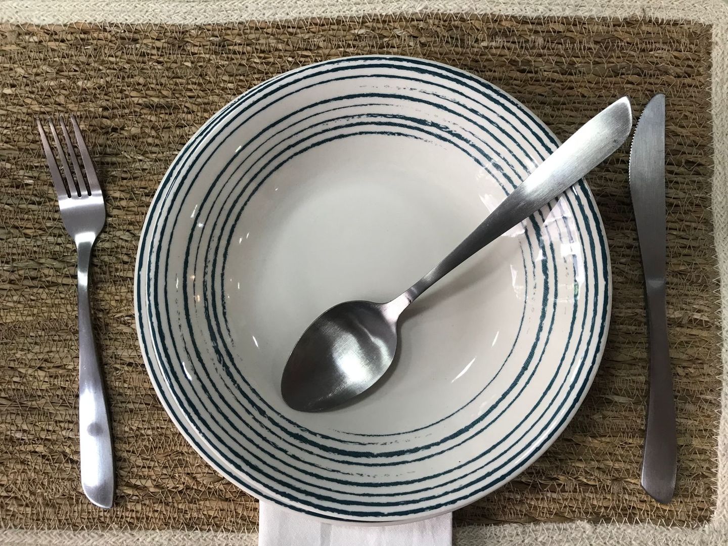 Plato Hondo Porcelana 20.5cm Trazos