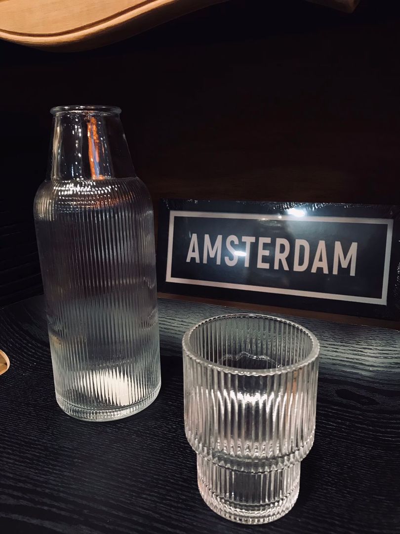 Botella De Vidrio Con Vaso Tapa 800cc